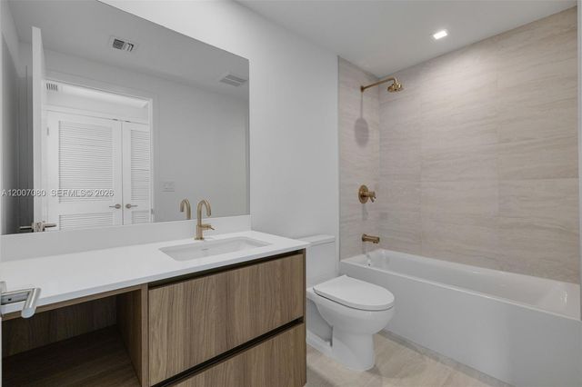 77 SE 5th St PH01, Miami, FL 33131