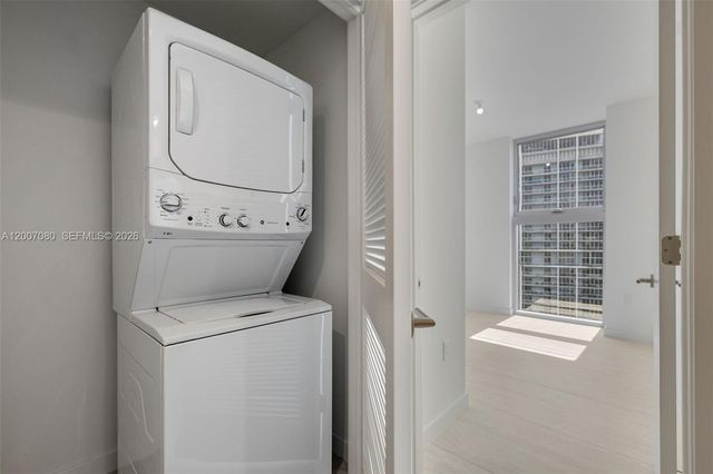 77 SE 5th St PH01, Miami, FL 33131