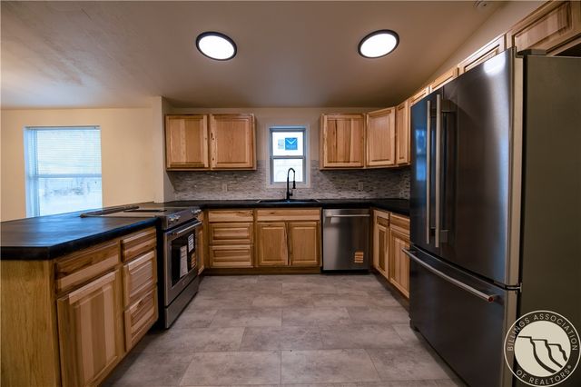 1st Ave W, Forsyth, MT 59327