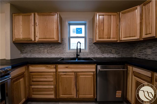 1st Ave W, Forsyth, MT 59327