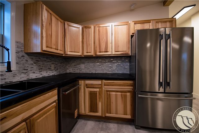 1st Ave W, Forsyth, MT 59327