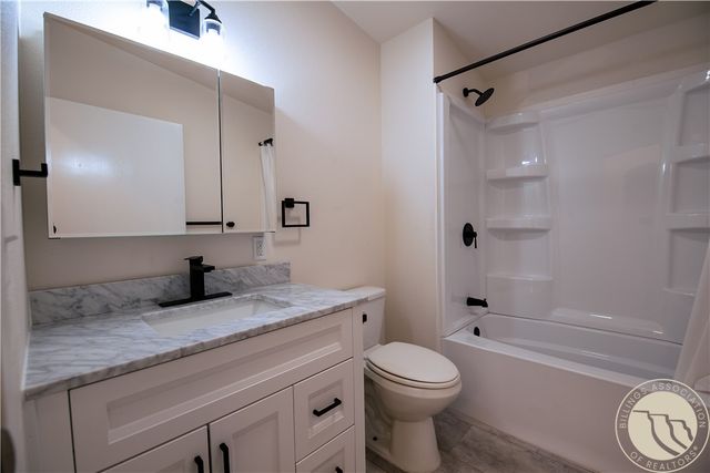 1st Ave W, Forsyth, MT 59327