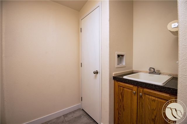 1st Ave W, Forsyth, MT 59327