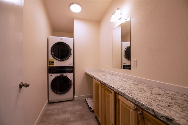 1st Ave W, Forsyth, MT 59327