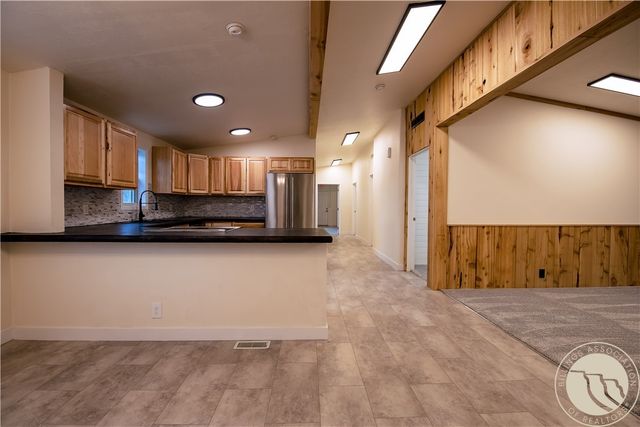 1st Ave W, Forsyth, MT 59327