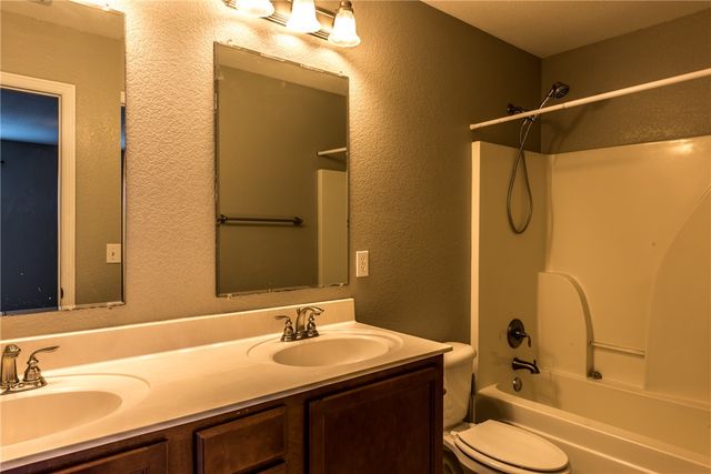 1137 Holland Drive, Fayetteville, AR 72704