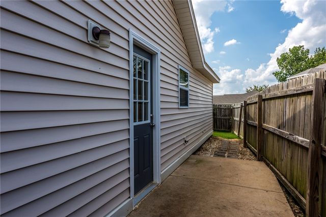 1137 Holland Drive, Fayetteville, AR 72704