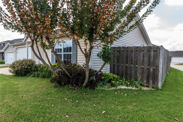 1137 Holland Drive, Fayetteville, AR 72704