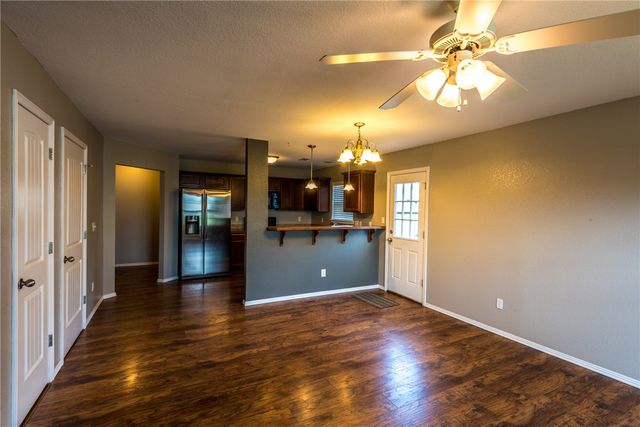 1137 Holland Drive, Fayetteville, AR 72704