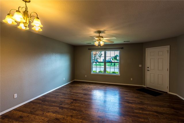 1137 Holland Drive, Fayetteville, AR 72704