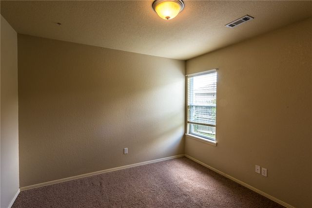 1137 Holland Drive, Fayetteville, AR 72704