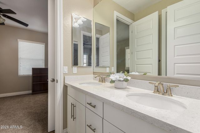 3022 E WILDHORSE Drive, Gilbert, AZ 85297