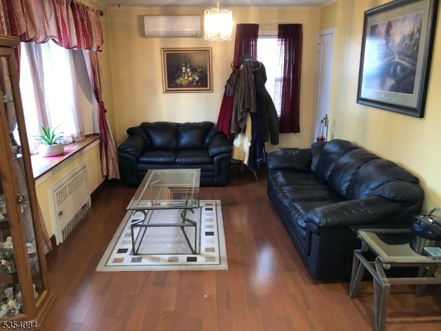 427 Miltonia St, Linden City, NJ 07036