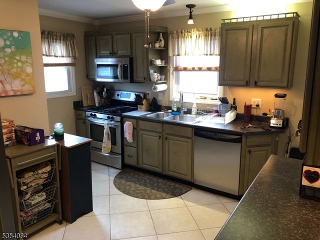 427 Miltonia St, Linden City, NJ 07036