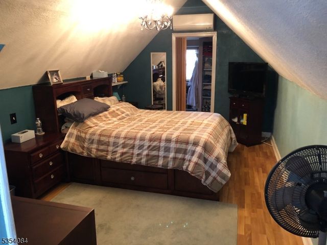 427 Miltonia St, Linden City, NJ 07036