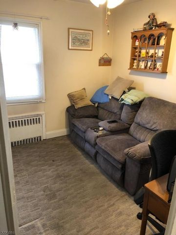 427 Miltonia St, Linden City, NJ 07036