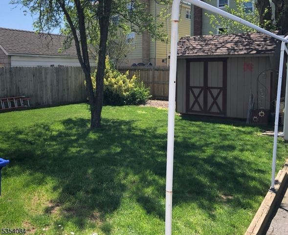427 Miltonia St, Linden City, NJ 07036
