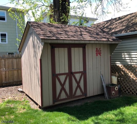 427 Miltonia St, Linden City, NJ 07036