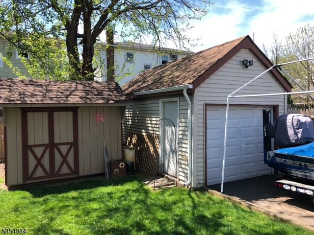 427 Miltonia St, Linden City, NJ 07036