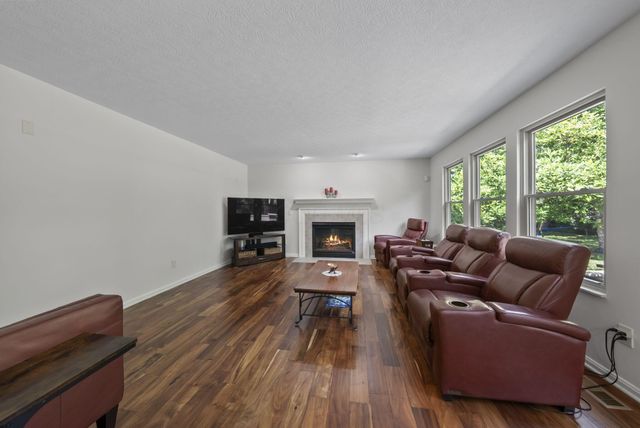 2385 Reeves Avenue, Lewis Center, OH 43035