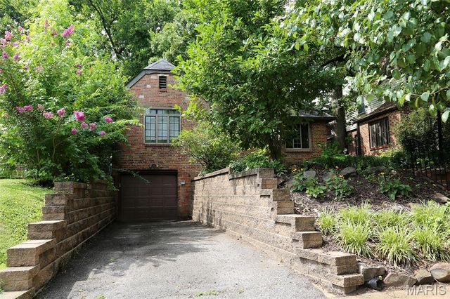 8788 Pine Avenue, St Louis, MO 63144