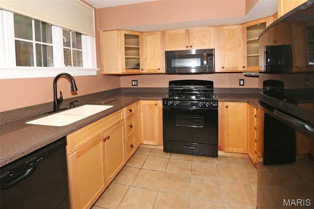 8788 Pine Avenue, St Louis, MO 63144