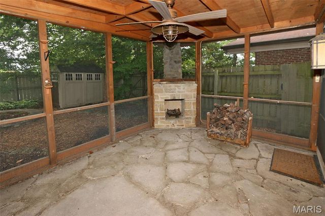 8788 Pine Avenue, St Louis, MO 63144