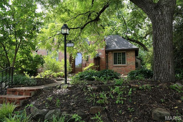 8788 Pine Avenue, St Louis, MO 63144