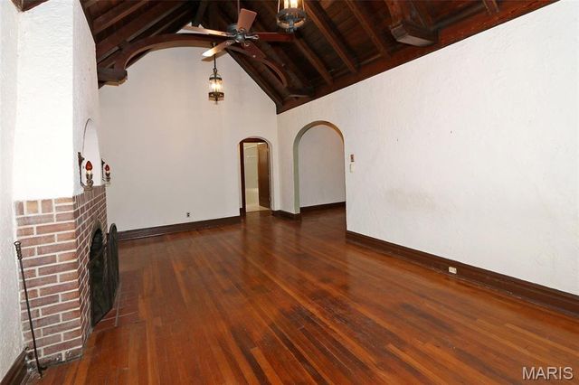 8788 Pine Avenue, St Louis, MO 63144