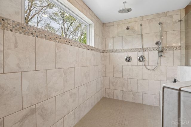 1252 Autumn Run Drive, Hamilton Twp, OH 45039