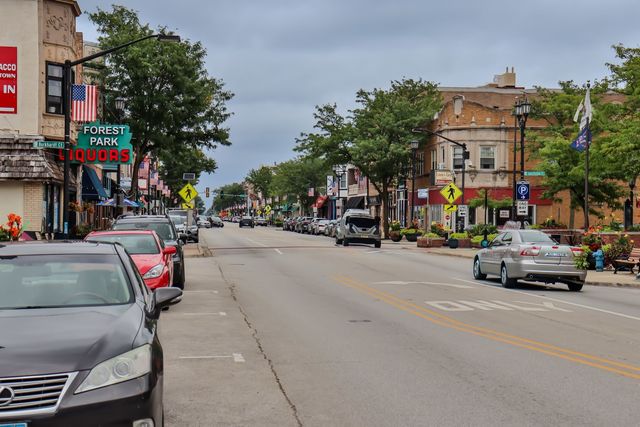 7441 Madison Street, Forest Park, IL 60130