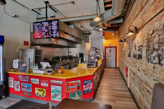 7441 Madison Street, Forest Park, IL 60130