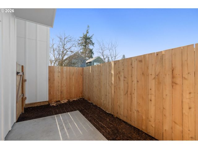 5230 Se Knapp, Portland, OR 97206