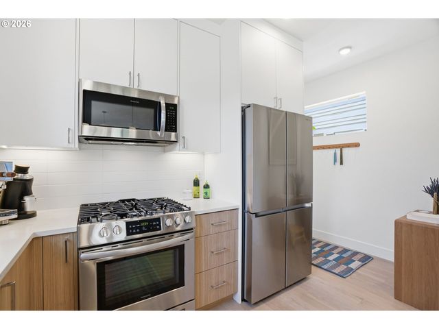 4611 Se KNAPP St, Portland, OR 97206