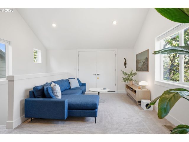 4611 Se KNAPP St, Portland, OR 97206