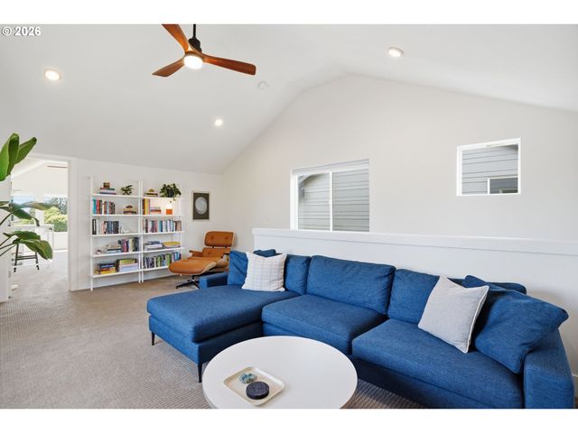 4611 Se KNAPP St, Portland, OR 97206