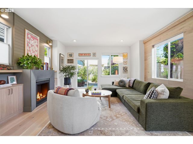 4611 Se KNAPP St, Portland, OR 97206
