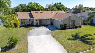 2255 SE Gaslight St, Port St Lucie, FL 34952
