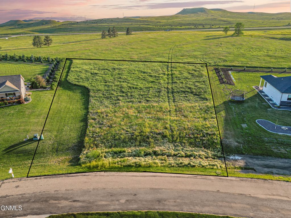 13840 Saddlehorn Drive, Bismarck, ND 58503