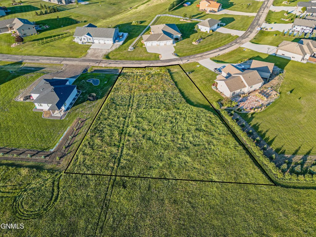 13840 Saddlehorn Drive, Bismarck, ND 58503 photo 11