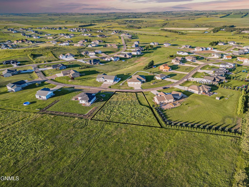 13840 Saddlehorn Drive, Bismarck, ND 58503 photo 12