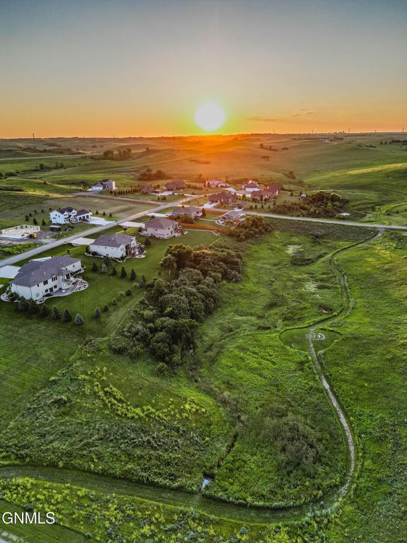 13840 Saddlehorn Drive, Bismarck, ND 58503 photo 13