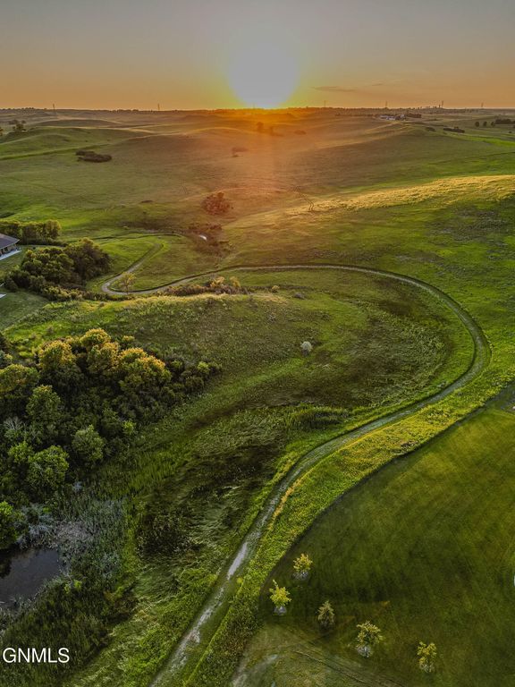 13840 Saddlehorn Drive, Bismarck, ND 58503 photo 14