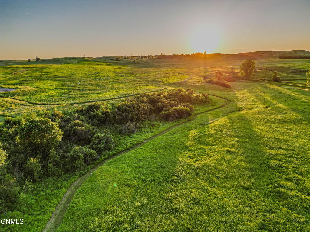 13840 Saddlehorn Drive, Bismarck, ND 58503 photo 18