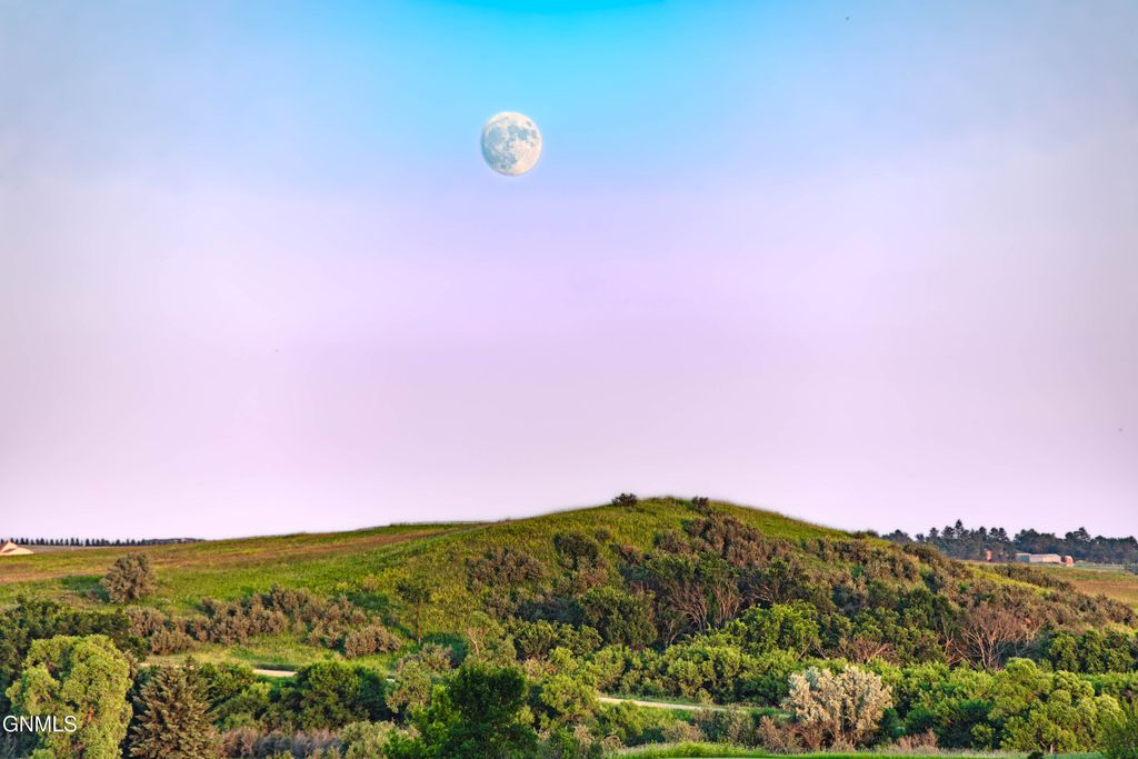 13840 Saddlehorn Drive, Bismarck, ND 58503 photo 23