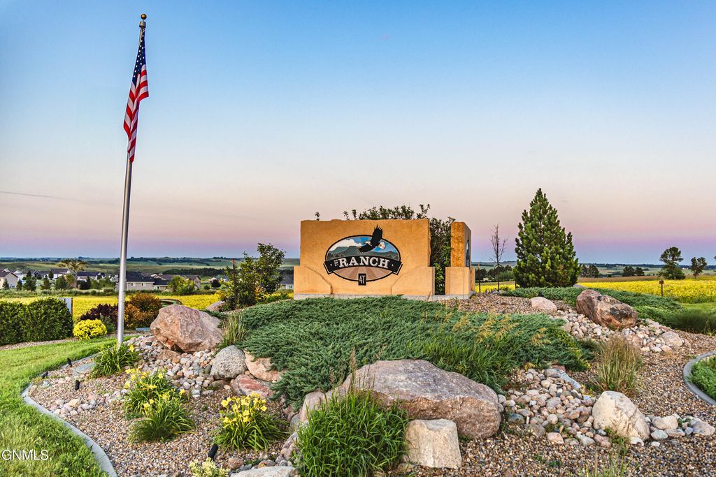 13840 Saddlehorn Drive, Bismarck, ND 58503 photo 25