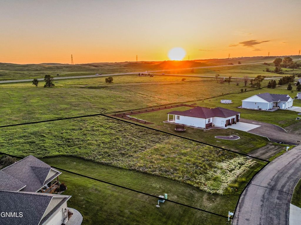 13840 Saddlehorn Drive, Bismarck, ND 58503 photo 5