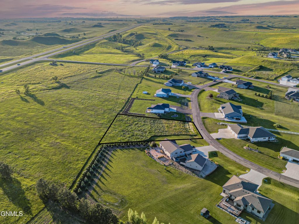 13840 Saddlehorn Drive, Bismarck, ND 58503 photo 8