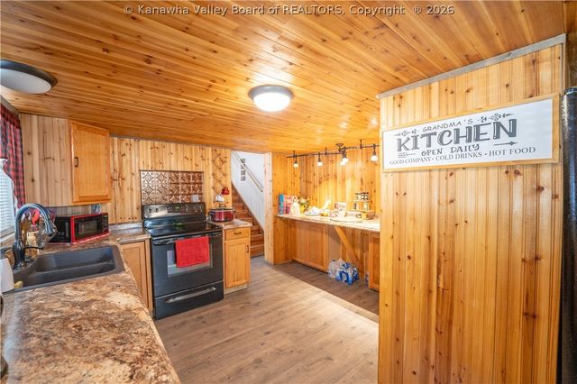 211 Snow Hill Drive, Charleston, WV 25311