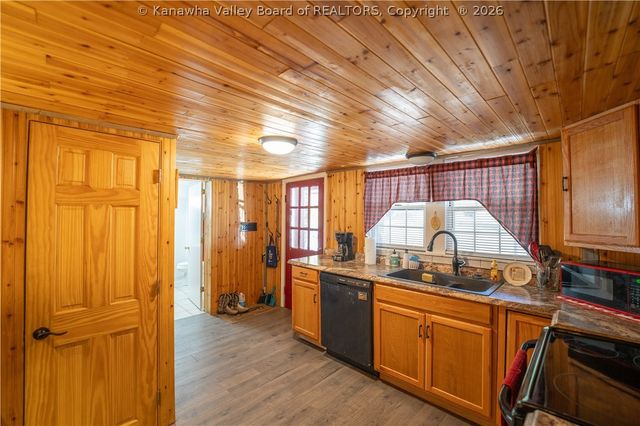 211 Snow Hill Drive, Charleston, WV 25311